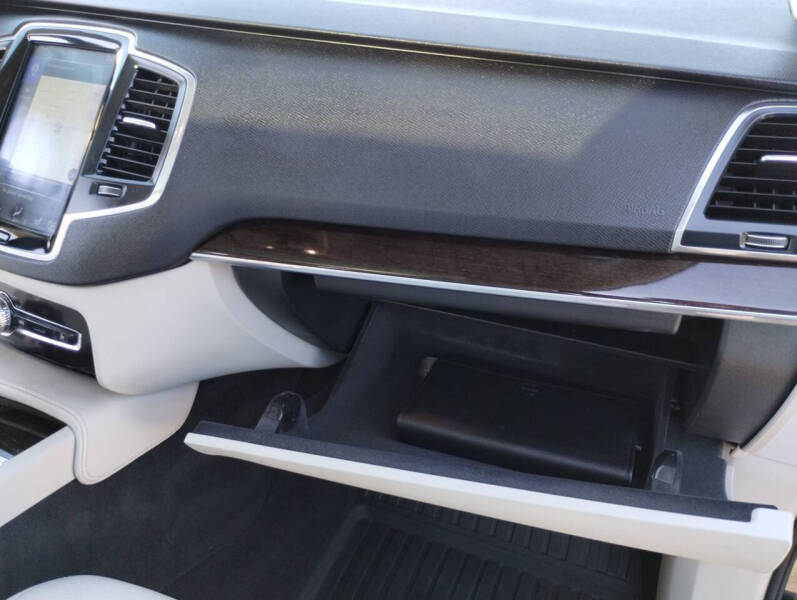 2019 Volvo XC90 T5 Momentum