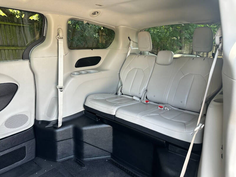 2017 Chrysler Pacifica Touring-L