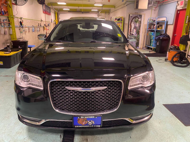 2015 Chrysler 300 C photo 10