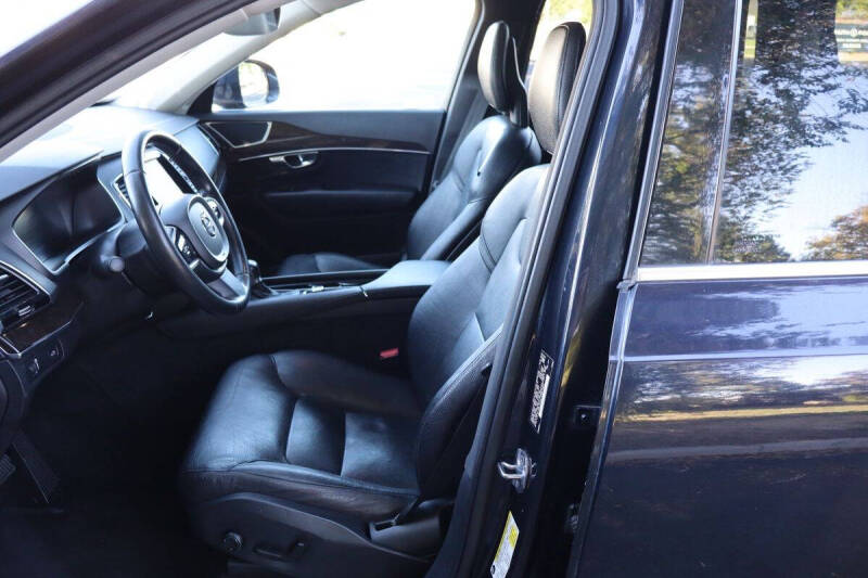 2016 Volvo XC90 T6 Momentum