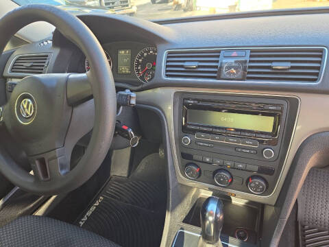 2014 Volkswagen Passat 1.8T S PZEV