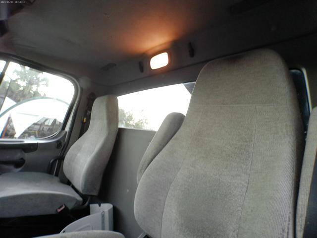 2013 Freightliner M2 106