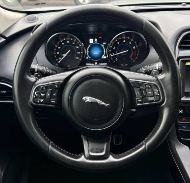 2019 Jaguar F-PACE 25t Premium