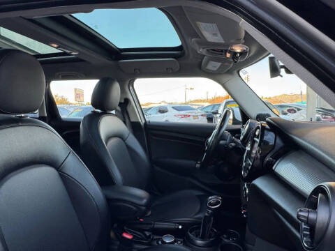 2017 MINI Hardtop 4 Door Cooper