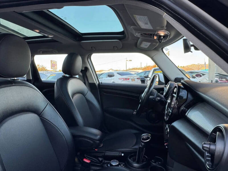 2017 MINI Hardtop 4 Door Cooper