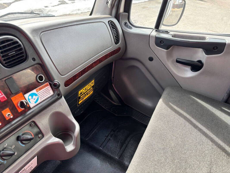 2014 Freightliner M2 106