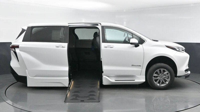 2025 Toyota Sienna