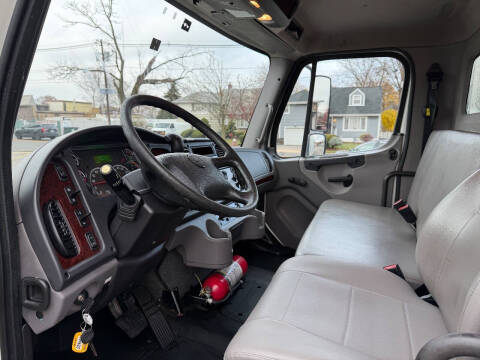 2019 Freightliner M2 106