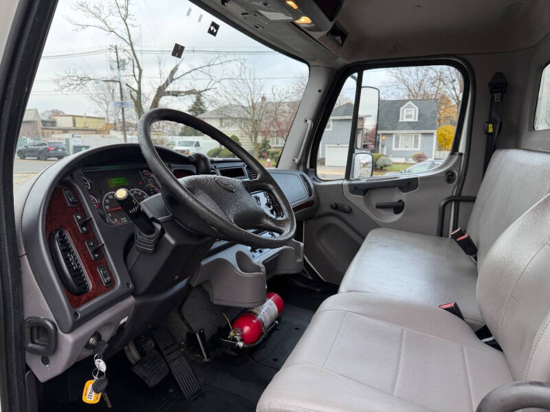 2019 Freightliner M2 106