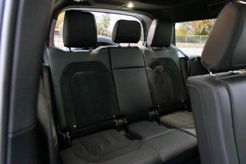 2024 Land Rover Defender 130 V8 P500