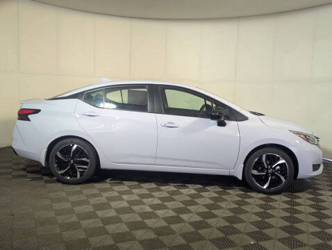 2025 Nissan Versa SR
