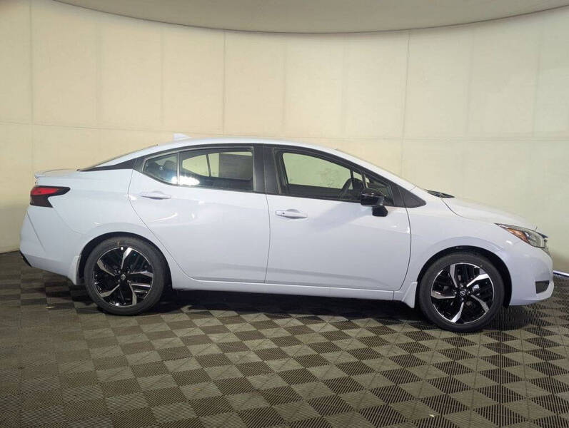 2025 Nissan Versa SR