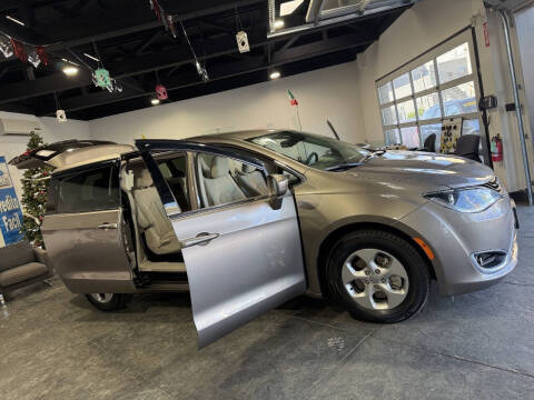 2018 Chrysler Pacifica Hybrid Touring Plus