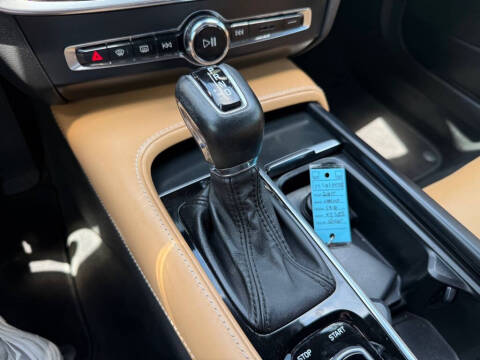 2017 Volvo S90 T6 Momentum