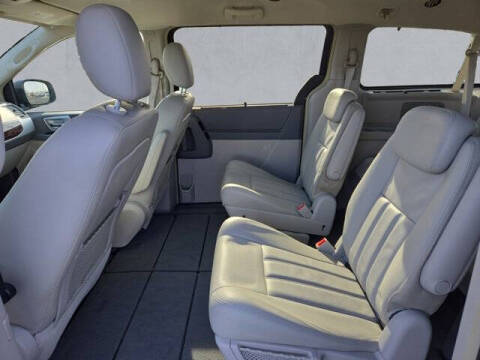 2009 Chrysler Town and Country Touring