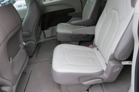 2017 Chrysler Pacifica Touring-L