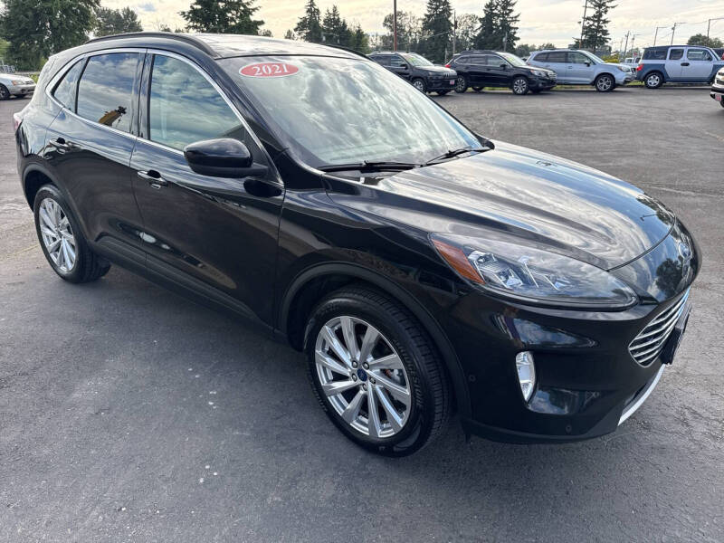 2021 Ford Escape Titanium's photo