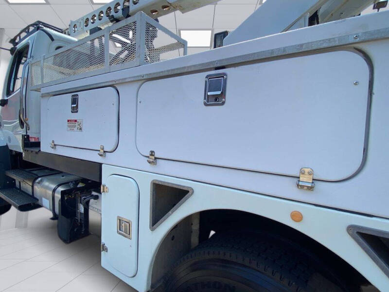 2015 Freightliner 108 SD