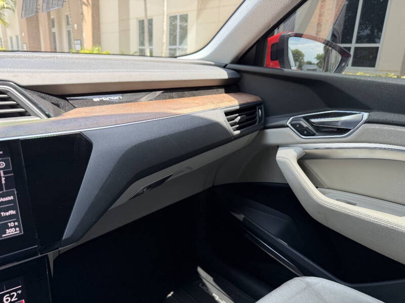 2019 Audi e-tron quattro Premium Plus