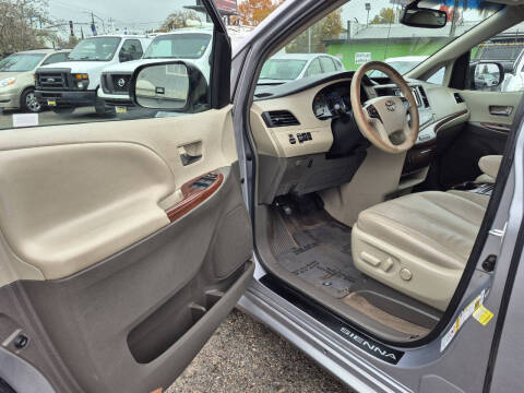 2014 Toyota Sienna XLE 8-Passenger