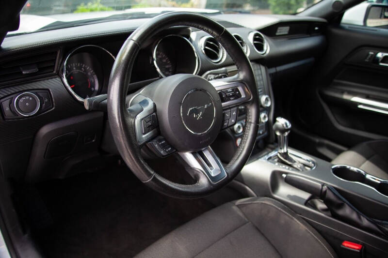 2016 Ford Mustang V6