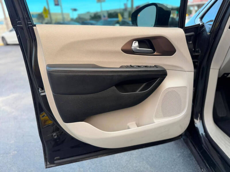 2017 Chrysler Pacifica Touring-L Plus