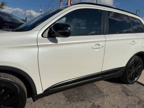 2020 Mitsubishi Outlander LE