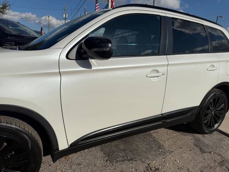 2020 Mitsubishi Outlander LE