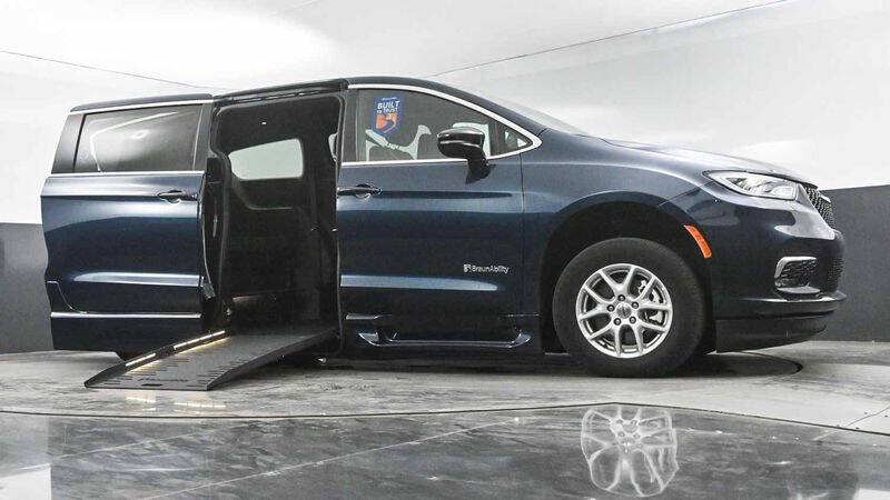 2024 Chrysler Pacifica Touring