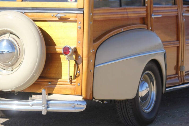 1948 Ford Super Deluxe
