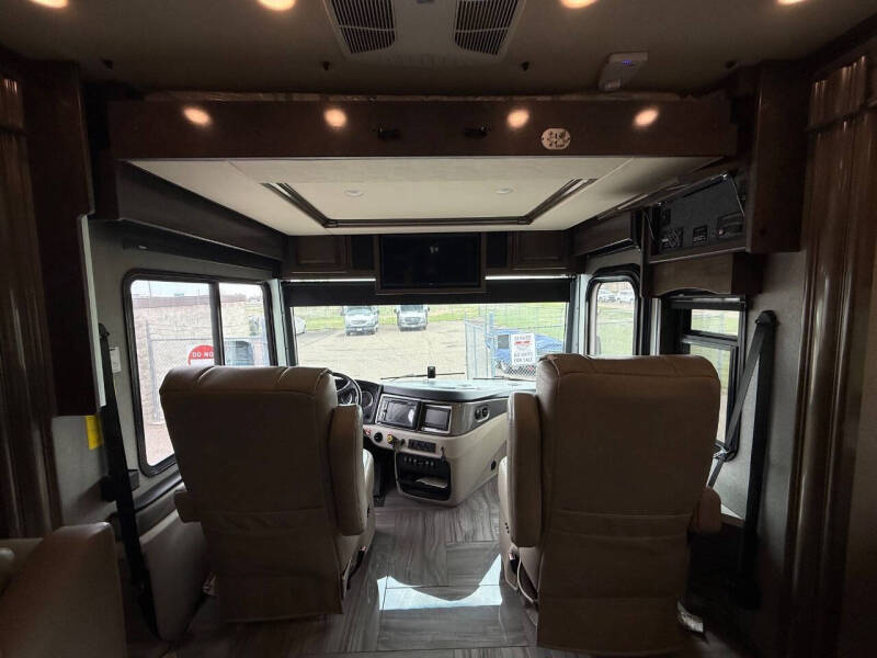2019 Freightliner XCM Chassis