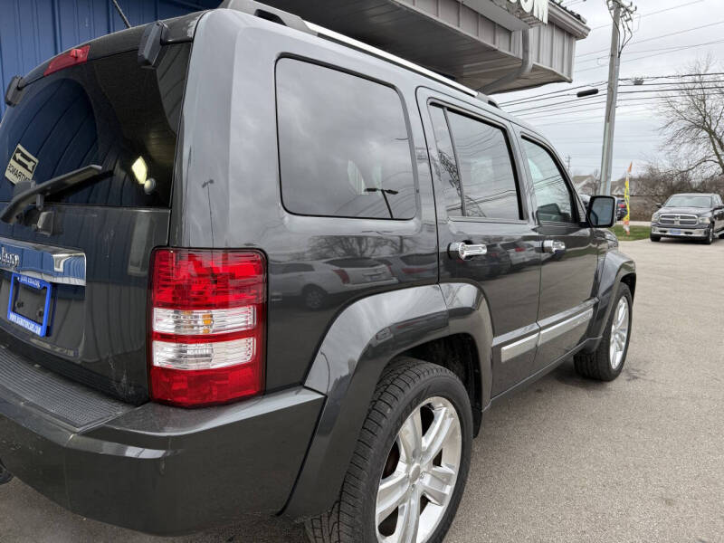 2011 Jeep Liberty Sport photo 2