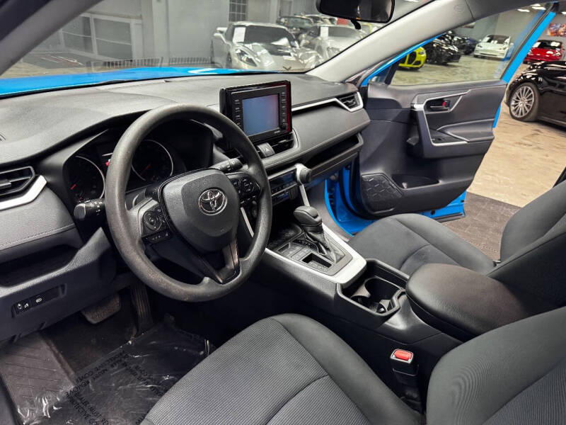 2020 Toyota RAV4 LE