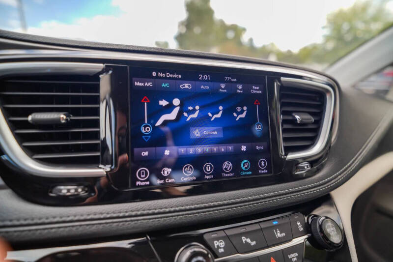 2018 Chrysler Pacifica Hybrid Limited