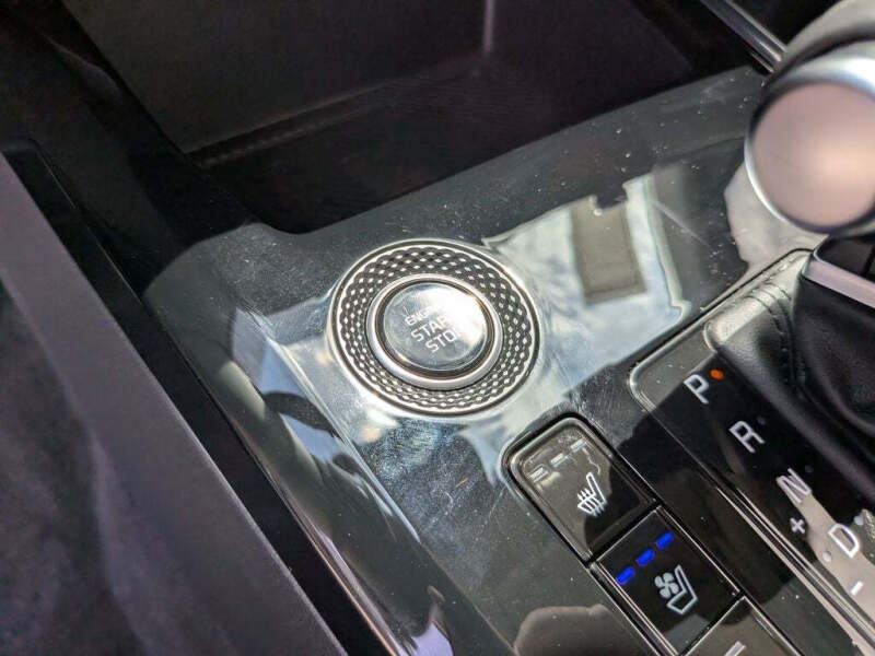 2024 Kia Niro SX