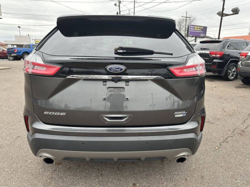 2020 Ford Edge SEL photo 6