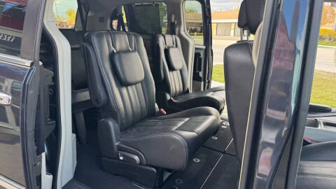 2013 Chrysler Town and Country Touring-L