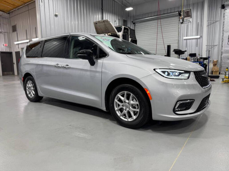 2024 Chrysler Pacifica Touring L