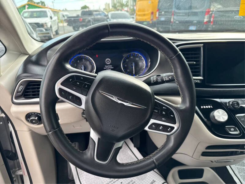 2022 Chrysler Pacifica Touring L