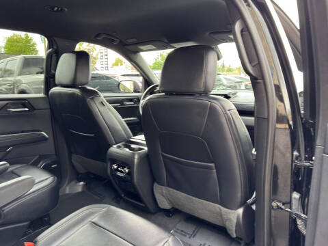 2024 GMC Acadia Elevation