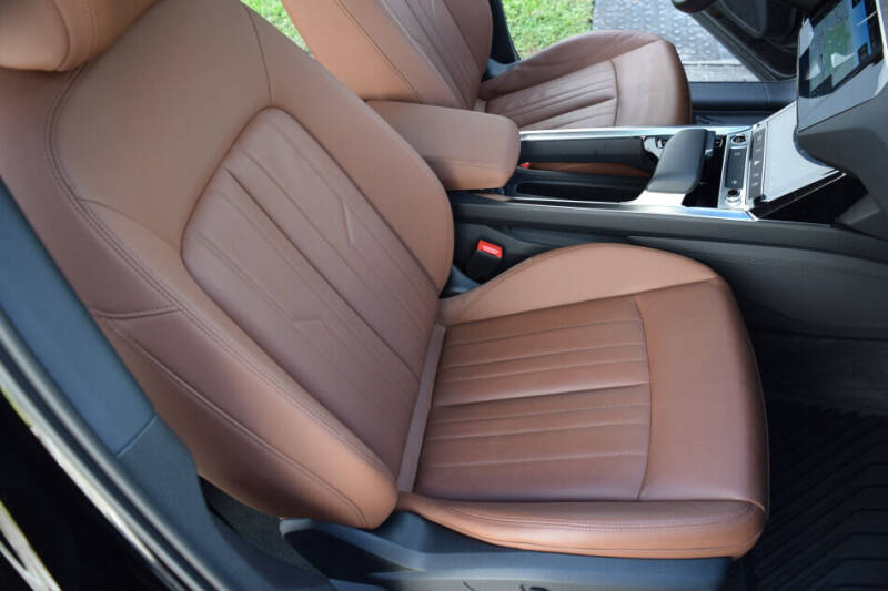 2022 Audi e-tron quattro Premium