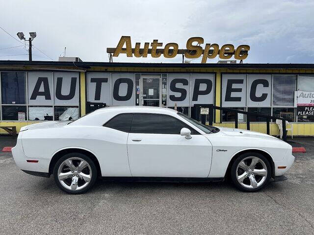 2014 Dodge Challenger SXT's photo