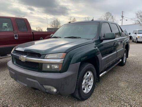 2004 Chevrolet Avalanche for sale at HILLS AUTO LLC in Henryville IN