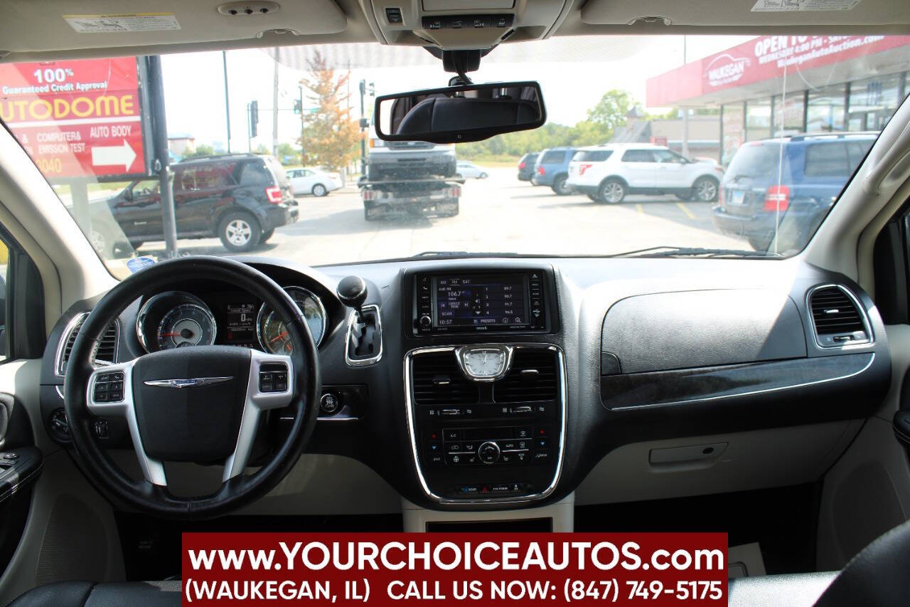 ChryslerTown and Country19