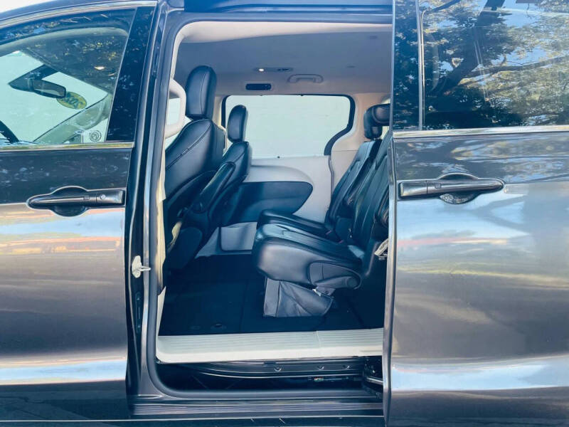 2021 Chrysler Voyager LXi