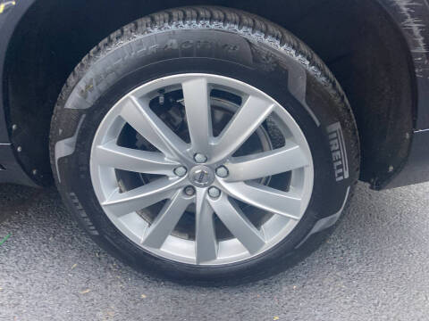 2016 Volvo XC90 T6 Momentum