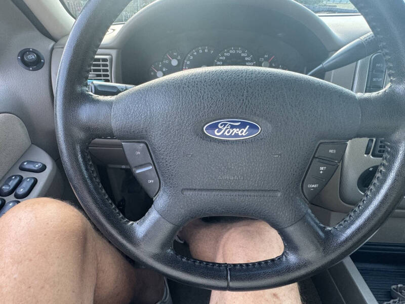 2005 Ford Explorer XLT