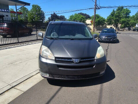 2005 Toyota Sienna for sale at JZ Auto Sales in Happy Valley OR
