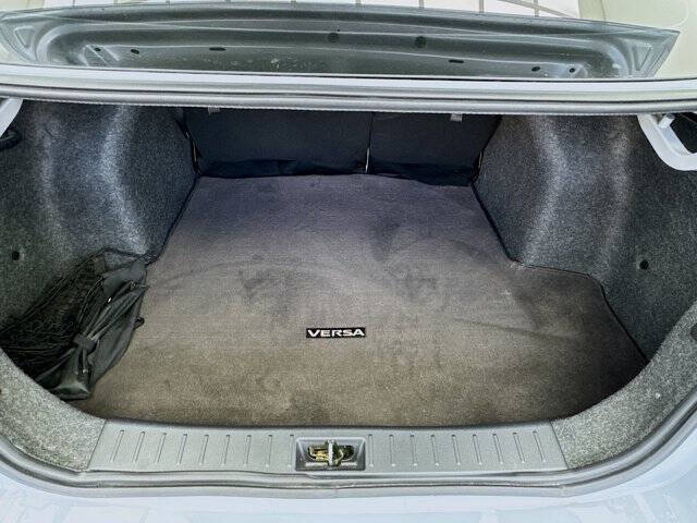 2023 Nissan Versa SR