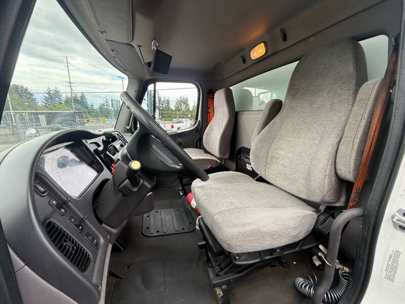 2018 Freightliner M2 106